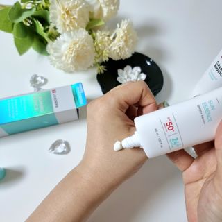 리더스코스메틱 리더스 카밍 바이오틱스 선 에센스 SPF 50+ PA++++ — 5점을 준 리뷰어가 2022년 7월 올린 사용 사진