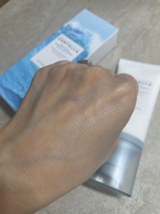 [스킨1004] 마다가스카르 센텔라 히알루-시카 워터핏 선세럼 50ml — 4점을 준 리뷰어가 2024년 5월 올린 사용 사진