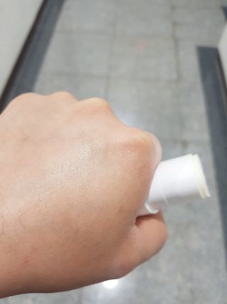부쉬맨 워터프루프 서핑 선스틱 16g SPF50+ PA++++ — 5점을 준 리뷰어가 2023년 4월 올린 사용 사진