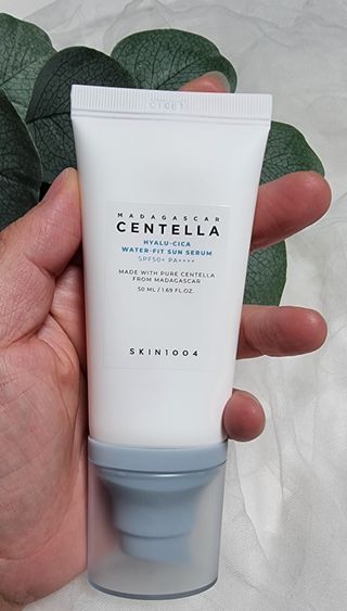 [스킨1004] 마다가스카르 센텔라 히알루-시카 워터핏 선세럼 50ml — 5점을 준 리뷰어가 2024년 5월 올린 사용 사진