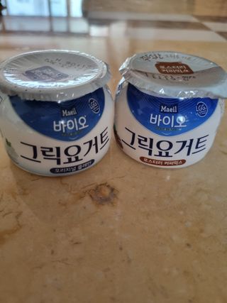 매일바이오 그릭요거트 오리지널 플레인 4개, 로스터리 커피믹스 4개 — 5점을 준 리뷰어가 2021년 12월 올린 사용 사진