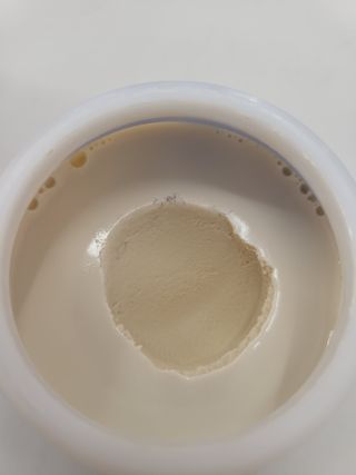 매일바이오 그릭요거트 오리지널 플레인 4개, 로스터리 커피믹스 4개 — 5점을 준 리뷰어가 2021년 12월 올린 사용 사진