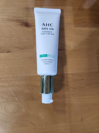 [AHC] 세이프온 에센스 선크림 올리브영 스페셜 증정 기획세트 — 5점을 준 리뷰어가 2022년 6월 올린 사용 사진