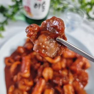 화끈한녀석들 새오똥400g 새우,오징어,똥집 볶음요리 소스,밀떡, 참기름 포함 — 5점을 준 리뷰어가 2022년 11월 올린 사용 사진