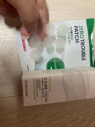 닥터플리너스 제트 큐어 크림 30ml + 제로 트러블 패치 9EA — 4.5점을 준 리뷰어가 2022년 4월 올린 사용 사진