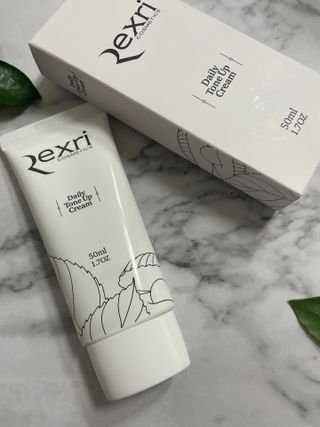 렉스리 데일리 톤업 크림 Rexri Daily Tone Up Cream — 5점을 준 리뷰어가 2022년 10월 올린 사용 사진
