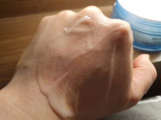 비엠비코 [썸머케어] 퀸79 노블 골드 아쿠아크림+더 선스틱 SPF50+PA+++ — 5점을 준 리뷰어가 2021년 6월 올린 사용 사진