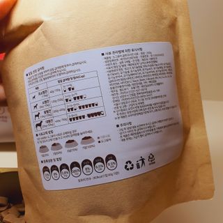 도그퓨어 피부와모질/혼합유산균/글루코사민 유기농 로스팅 사료 — 5점을 준 리뷰어가 2021년 9월 올린 사용 사진