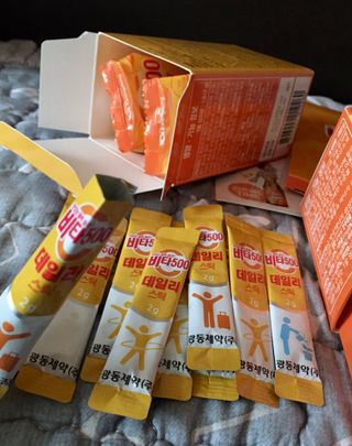 [광동제약] 비타500데일리스틱70포&굿즈3종 — 5점을 준 리뷰어가 2021년 10월 올린 사용 사진