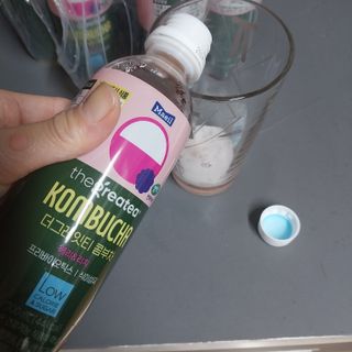 더그레잇티 콤부차 [매일유업] 더그레잇티 44kcal 콤부차 300ml *12개입 (오리지널 6개+베리리치 6개) — 5점을 준 리뷰어가 2023년 7월 올린 사용 사진
