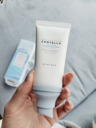 [스킨1004] 마다가스카르 센텔라 히알루-시카 워터핏 선세럼 50ml — 5점을 준 리뷰어가 2024년 5월 올린 사용 사진