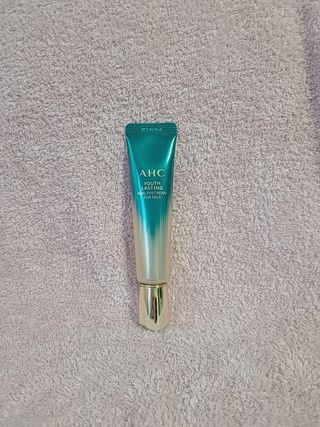[NEW 탄력유턴 아이크림] AHC 유스 래스팅 리얼 아이크림 포 페이스 — 5점을 준 리뷰어가 2021년 3월 올린 사용 사진