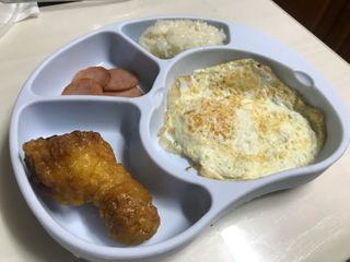 유비맘 캐릭터 실리콘 흡착 식판_색상 랜덤발송 — 5점을 준 리뷰어가 2020년 12월 올린 사용 사진