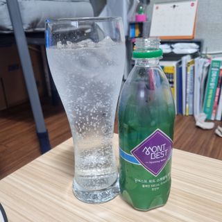 몽베스트 Montbest with Sparkling water Plain 20병 — 5점을 준 리뷰어가 2022년 9월 올린 사용 사진