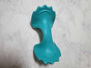 힐니스북 [힐마이넥]   거북목 통증완화를 위한 휴대용 목 안마기 — 5점을 준 리뷰어가 2022년 12월 올린 사용 사진