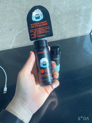 코스모먼트 부스티모 부스팅샴푸60ml + 비듬세정 진정샴푸50ml — 4점을 준 리뷰어가 2022년 1월 올린 사용 사진
