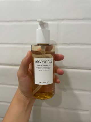 스킨1004 [SKIN1004] 마다가스카르 센텔라 라이트 클렌징 오일 200ml — 5점을 준 리뷰어가 2024년 8월 올린 사용 사진