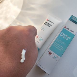 리더스코스메틱 리더스 카밍 바이오틱스 선 에센스 SPF 50+ PA++++ — 5점을 준 리뷰어가 2022년 8월 올린 사용 사진