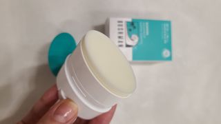 부쉬맨 워터프루프 서핑 선스틱 16g SPF50+ PA++++ — 5점을 준 리뷰어가 2023년 4월 올린 사용 사진