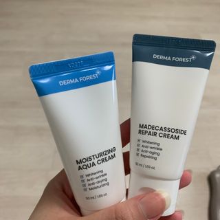 더마포레스트 마데카소사이드 리페어 크림,  모이스처라이징 아쿠아크림 — 4점을 준 리뷰어가 2021년 8월 올린 사용 사진