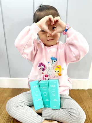 치과에서 쓰는 치약 _ 라벨제로 저불소 꼬마, 키즈, 유아, 베이비, 주니어 안전한 어린이치약 — 5점을 준 리뷰어가 2022년 11월 올린 사용 사진