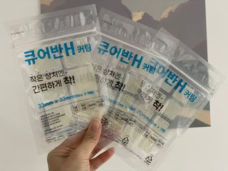 [큐어반H 커팅] 간편하게 떼서 쓰는 자외선차단 습윤밴드 (1팩/30매입) — 5점을 준 리뷰어가 2022년 11월 올린 사용 사진