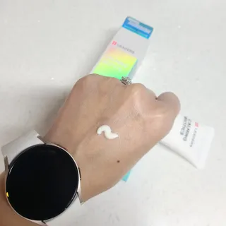 리더스코스메틱 리더스 카밍 바이오틱스 선 에센스 SPF 50+ PA++++ — 5점을 준 리뷰어가 2022년 5월 올린 사용 사진