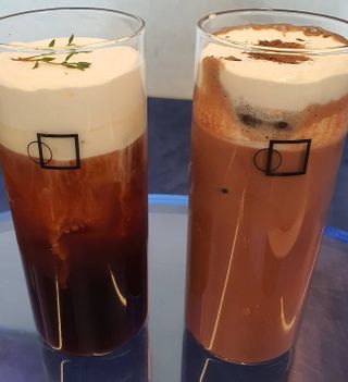 아방갤러리카페 용산아이파크몰점 [아방갤러리카페] 음료 택 2 +  베이커리 5종 중 택 1 — 5점을 준 리뷰어가 2021년 4월 올린 사용 사진