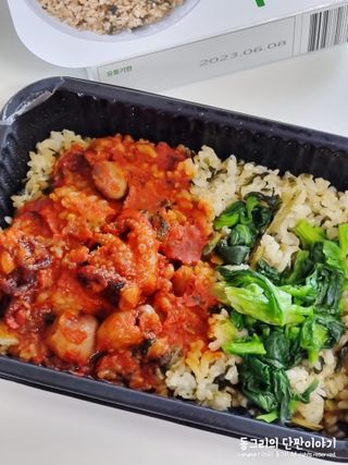 직탁 식단관리 3종 도시락(꼬막 듬뿍 곤드레비빔밥, 알리오올리오 불고기오믈렛, 매콤쭈꾸미 시래기유채밥) — 5점을 준 리뷰어가 2022년 7월 올린 사용 사진
