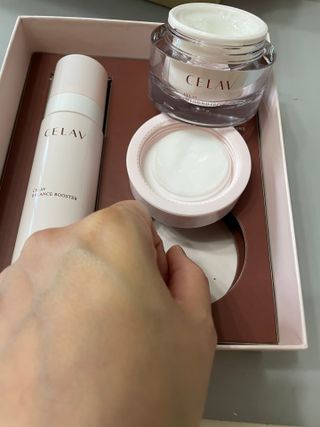 프리마인 바르기만 하면 철벽 스킨케어+24시간 마스크팩 효과. 셀라브 리제너레이팅 시스템 부스터+크림 세트 — 5점을 준 리뷰어가 2023년 5월 올린 사용 사진