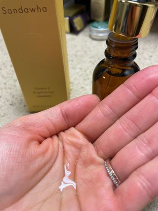 스킨큐어 산다화 비타민c 화이트닝 에센스 30ml — 5점을 준 리뷰어가 2023년 10월 올린 사용 사진
