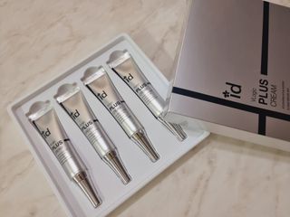 아이디플라코스메틱 아이디 브이로직 플러스 크림 15ml X 4EA — 5점을 준 리뷰어가 2022년 1월 올린 사용 사진