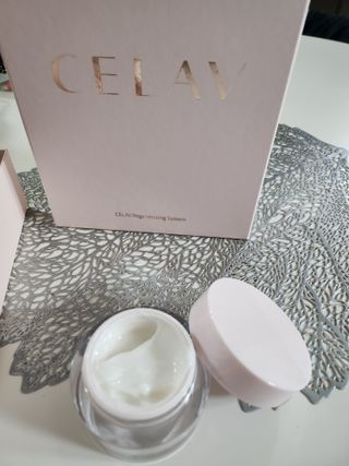 프리마인 바르기만 하면 철벽 스킨케어+24시간 마스크팩 효과. 셀라브 리제너레이팅 시스템 부스터+크림 세트 — 5점을 준 리뷰어가 2023년 5월 올린 사용 사진