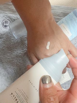 [스킨1004] 마다가스카르 센텔라 히알루-시카 워터핏 선세럼 50ml — 5점을 준 리뷰어가 2024년 5월 올린 사용 사진