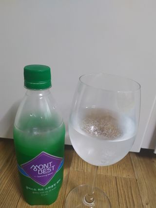 몽베스트 Montbest with Sparkling water Plain 20병 — 4.5점을 준 리뷰어가 2021년 11월 올린 사용 사진
