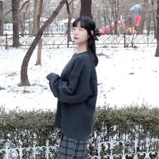 MAPLESYRUPFACTORY 메이플 피그먼트 맨투맨 8.COL — 5점을 준 리뷰어가 2022년 12월 올린 사용 사진