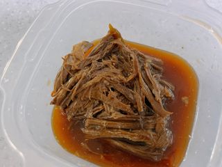 하나마이 [마마쿡] 전 청와대 천상현 셰프의 밑반찬  5종세트(소고기 장조림+연근조림+진미채+간장김자반+새우김자반) — 5점을 준 리뷰어가 2023년 4월 올린 사용 사진