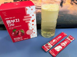 참앤들황토농원 7가지 맛! 탄산 톡톡! 스파클링! 데이앤 콤부차 7종 10포 1박스씩 ★총 7박스★ — 4.5점을 준 리뷰어가 2023년 3월 올린 사용 사진