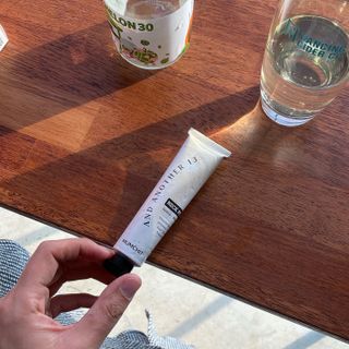 멈칫(MUMCHIT) 넥퍼퓸 NECKPERFUME 2가지 향 — 5점을 준 리뷰어가 2021년 11월 올린 사용 사진