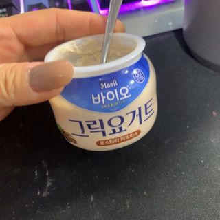 매일바이오 그릭요거트 오리지널 플레인 4개, 로스터리 커피믹스 4개 — 5점을 준 리뷰어가 2021년 12월 올린 사용 사진
