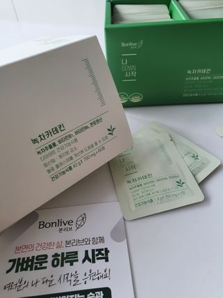 12월 15일 출시, 건강기능식품 브랜드 본리브 나 다운 시작 제품 3종 — 5점을 준 리뷰어가 2021년 2월 올린 사용 사진