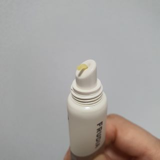 [후르디아] 올리브영 착한보습 비건 립버터 2종 — 5점을 준 리뷰어가 2021년 12월 올린 사용 사진
