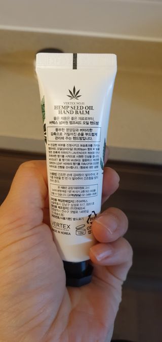 버텍스넘버원 버텍스 넘버원 햄프씨드오일 핸드밤, 바디크림 — 5점을 준 리뷰어가 2022년 3월 올린 사용 사진