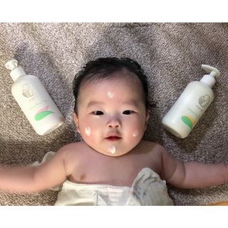 mom e 맘이 내추럴 베이비 케어 샴푸앤바스+로션 — 4점을 준 리뷰어가 2021년 1월 올린 사용 사진