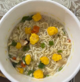 NISSIN 닛신 컵누들  4종 - 씨푸드오리지날, 씨푸드 스파이시, 씨푸드 커리, 씨푸드 XO소스 — 5점을 준 리뷰어가 2023년 2월 올린 사용 사진