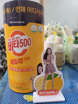 광동생활건강 [광동] 제니비타민C 비타500데일리스틱 180포+제니등신대+제니스티커 — 5점을 준 리뷰어가 2021년 12월 올린 사용 사진