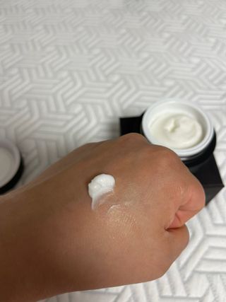 오투에니원 갈락토미세스 비타민 C 프리미엄 블랙스완 크림 50g — 4.5점을 준 리뷰어가 2022년 12월 올린 사용 사진