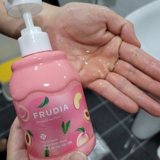 [후르디아] 복숭아 바디워시+바디에센스 세트 — 5점을 준 리뷰어가 2021년 11월 올린 사용 사진