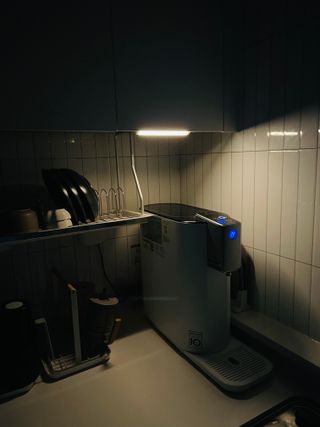 아카라 어두울 때만 켜지는 스마트 무선 센서등 — 4점을 준 리뷰어가 2021년 12월 올린 사용 사진