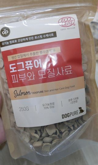 도그퓨어 피부와모질/혼합유산균/글루코사민 유기농 로스팅 사료 — 5점을 준 리뷰어가 2021년 9월 올린 사용 사진